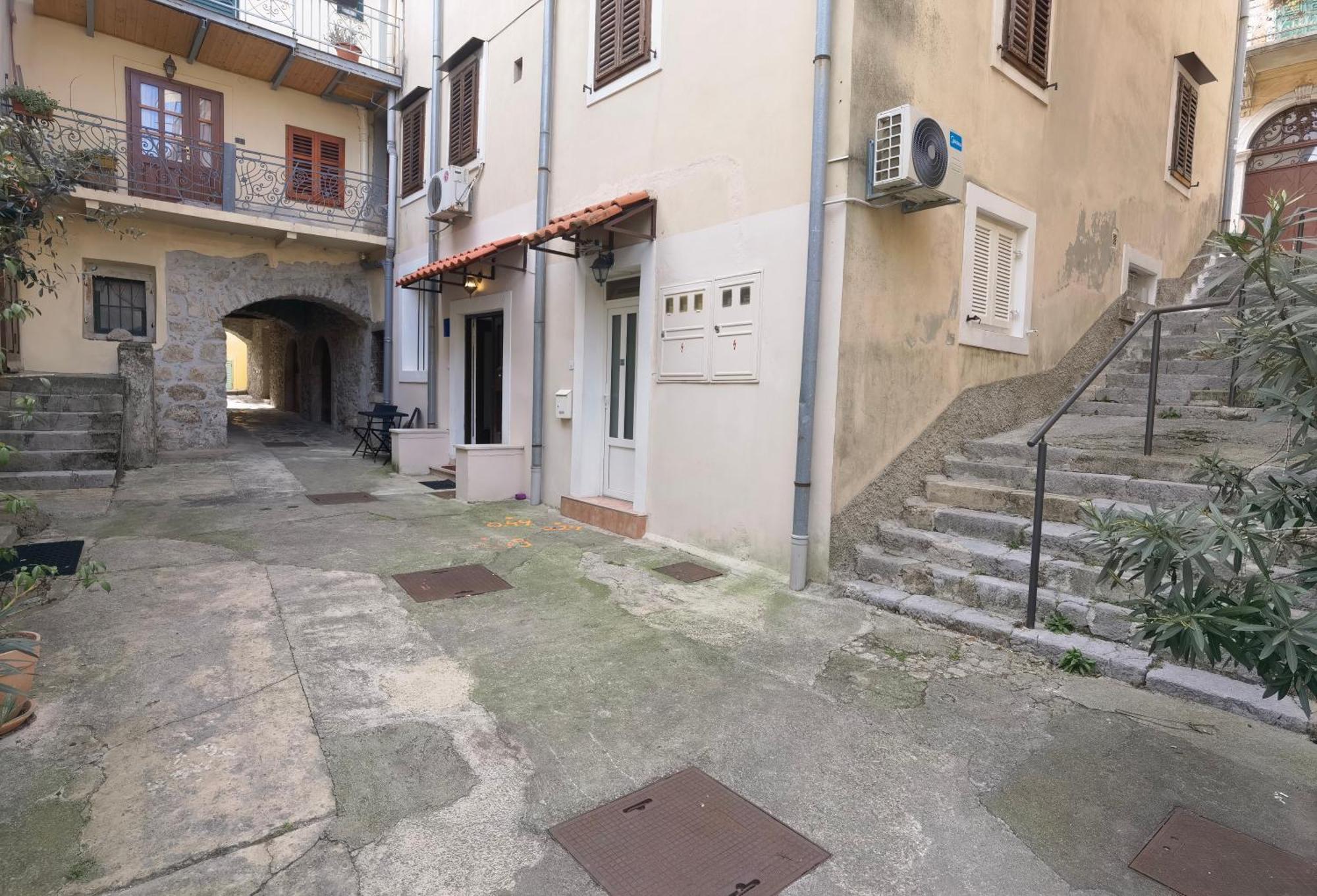 Apartment Zlatko , Ten Steps To The Sea Opatija Eksteriør billede