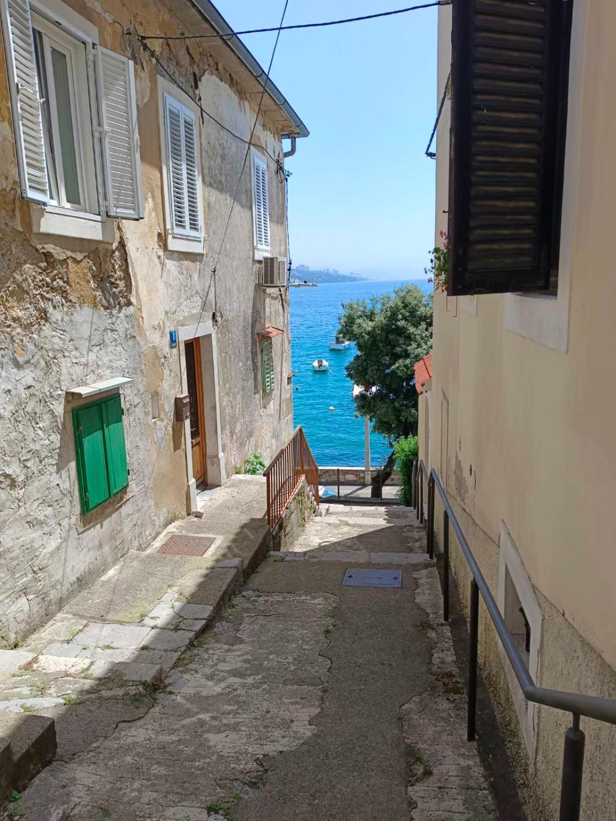 Apartment Zlatko , Ten Steps To The Sea Opatija Eksteriør billede